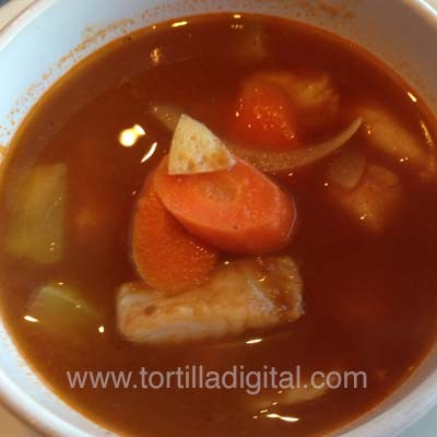 Caldo de pescado y verduras