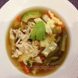 Caldo tlalpeño casero