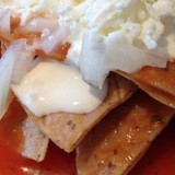 Chilaquiles rojos con pollo