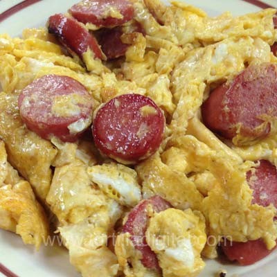 Receta de huevos con salchicha