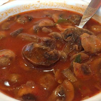 Pozole de flor de calabaza y champiñones