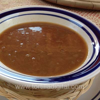 Sopa de elote en chipotle