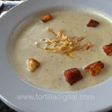 Sopa poblana de queso